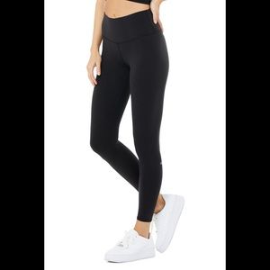 NWT Alo Yoga 7/8 High Waist Airbrush Legging in black small.